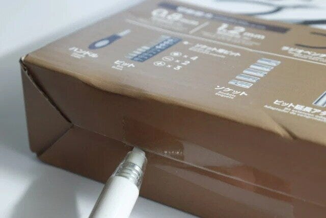 ダイソー　セーフティカッター（ホワイト、グレー、セラミック、ノック式）
