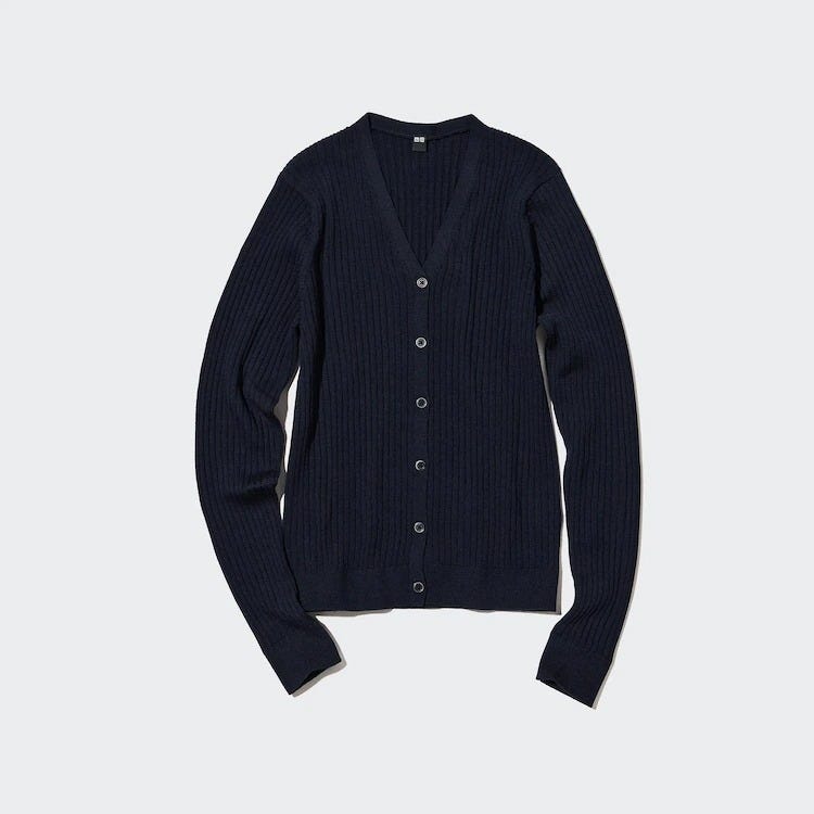 ユニクロ　uniqlo　レディース　アイテム　おすすめ　オススメ　トレンド　人気　コスパ　使える　おしゃれ　お洒落　オシャレ　2022　秋　きれいめアイテム　きれいめ　オフィスカジュアル　エクストラファインメリノリブショートカーディガン　カーディガン　カーデ　リブカーディガン