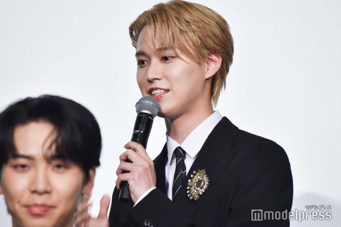 観客へのお知らせを伝える白岩瑠姫 (C)モデルプレス