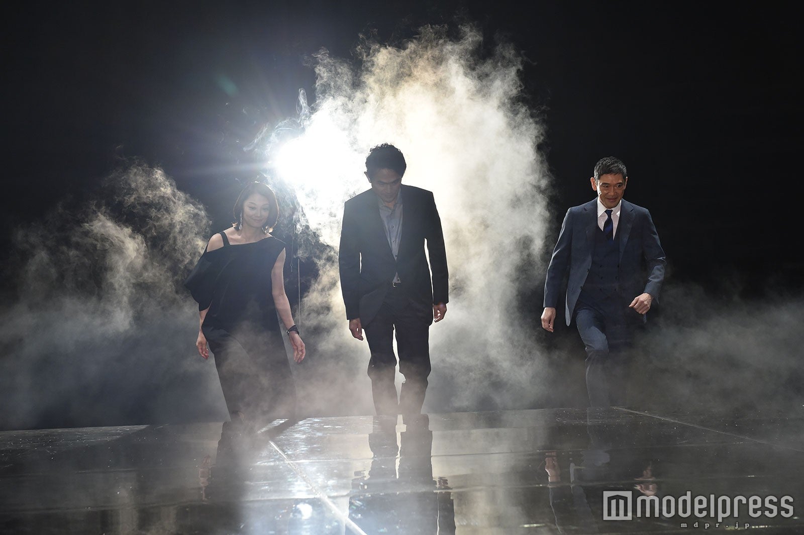 （左から）小池栄子、江口洋介、杉本哲太（C）モデルプレス