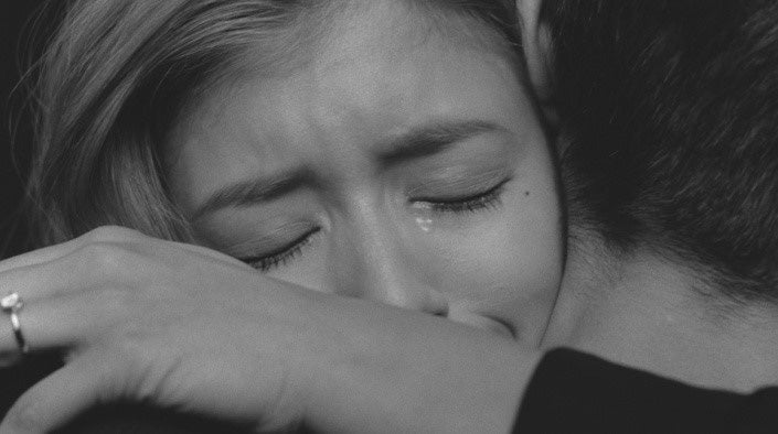 ローラ、プロポーズに涙…左手には婚約指輪キラリ 本格演技で見せた“女優魂”