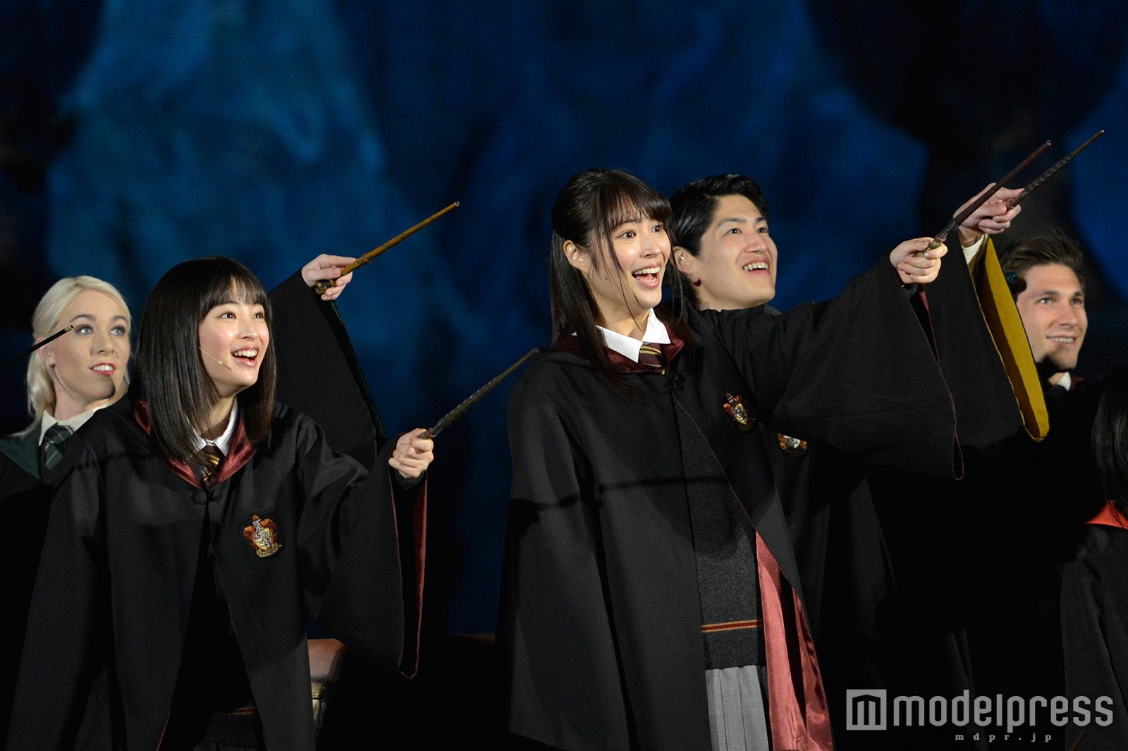 イベントに登場した広瀬アリス＆すず姉妹（写真手前左から）／画像提供：ユニバーサル・スタジオ・ジャパン