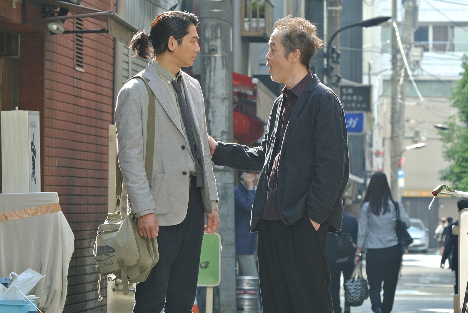 瑛太、リリー・フランキー／「ハロー張りネズミ」第3話より（C）TBS