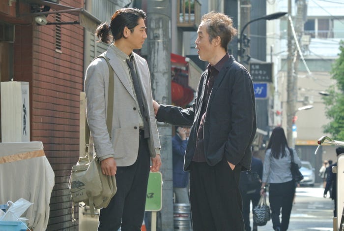 瑛太、リリー・フランキー/「ハロー張りネズミ」第3話より(C)TBS