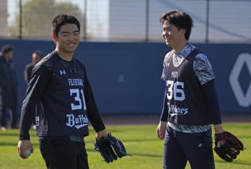 オリックスの新人合同自主トレスタート ドラ1・藤川「やっと練習ができたのでうれしい」、ドラ2・森は「アピールしたいところは自分のストレート」