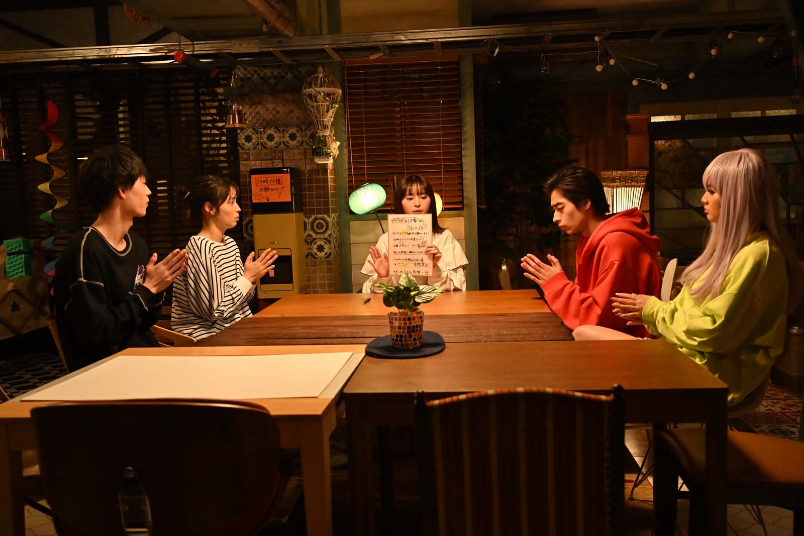 （左から）水沢林太郎、広瀬アリス、飯沼愛、濱尾ノリタカ、箭内夢菜「マイ・セカンド・アオハル」第7話より（C）TBS