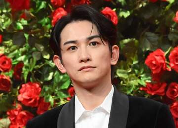 町田啓太「ぽっちゃりしてて可愛い」「眉毛に面影が」幼少期ショットにメロメロ 36歳誕生日に公開