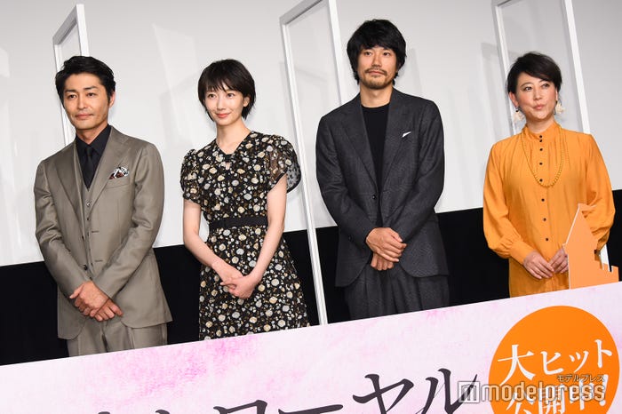 安田顕、波瑠、松山ケンイチ、友近(C)モデルプレス