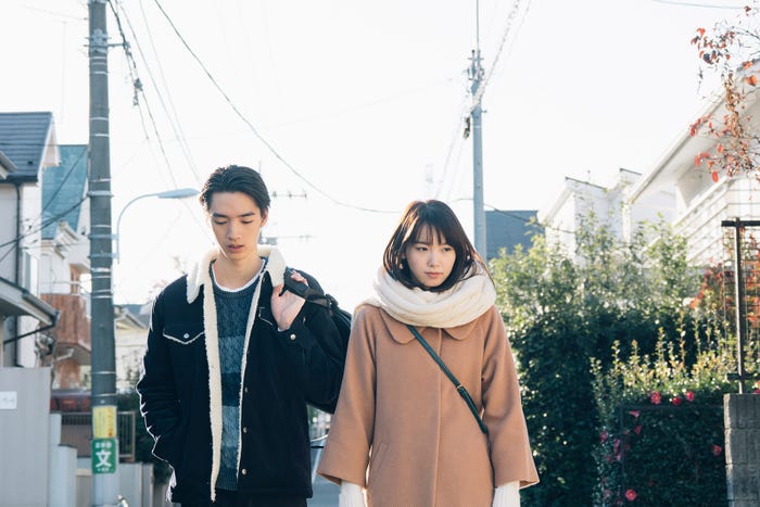 清水尋也、飯豊まりえ/「電影少女」第8話より(C)「電影少女2018」製作委員会