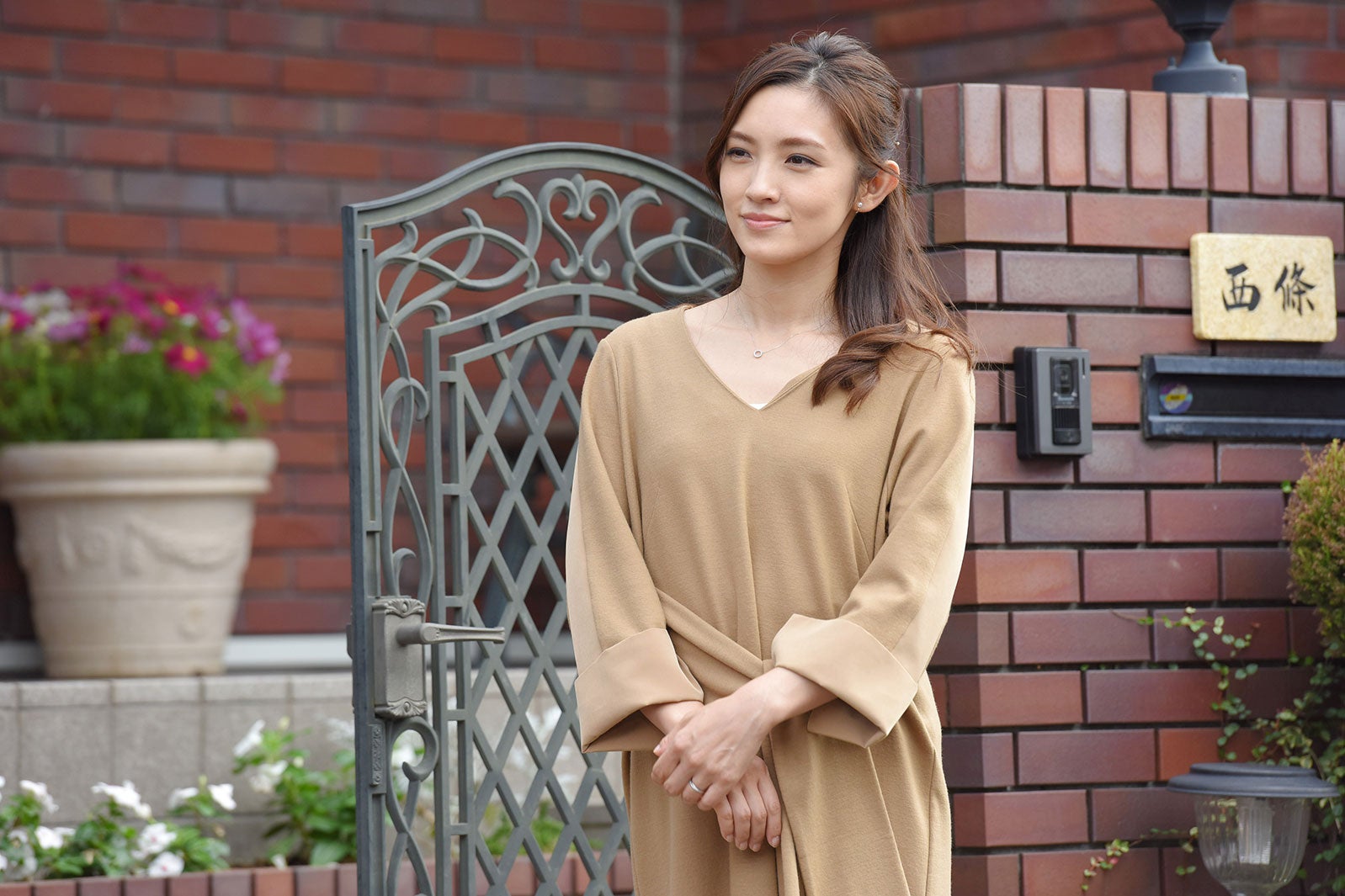 奥様は 取り扱い注意 菜美 綾瀬はるか 子作りを提案 勇輝 西島秀俊 に迫る 第4話あらすじ モデルプレス 奥様は 取り扱い注意 菜美 綾瀬はるか 子作りを提案 勇輝 西島秀俊 に迫る 第4話あらすじ モデルプレス