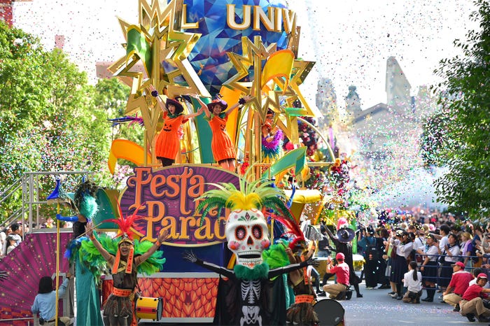 広瀬アリス&すず、USJの「フェスタ・デ・パレード」に参加!(提供写真)