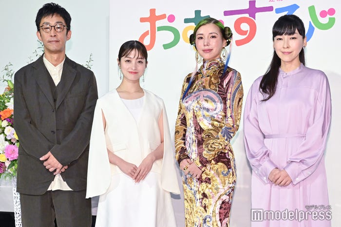 (左から)北村有起哉、橋本環奈、仲里依紗、麻生久美子(C)モデルプレス