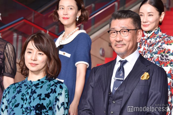 (左から)石田ゆり子、中井貴一(C)モデルプレス