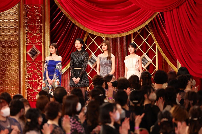 (左から)小野花梨、菊池日菜子、生見愛瑠、福本莉子(写真提供:東京写真記者協会)