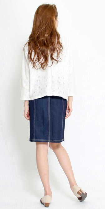 フロントボタンライトストレッチデニムスカート「salus」2,490円（税込）