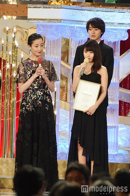 宮沢りえ、有村架純、山崎賢人（C）モデルプレス