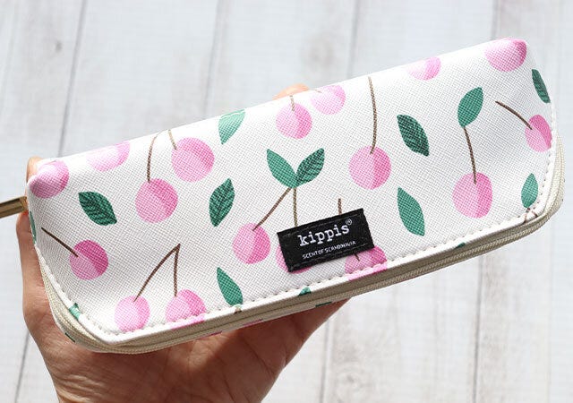 『素敵なあの人』2月号の付録はkippisの超優秀マルチケース手持ち