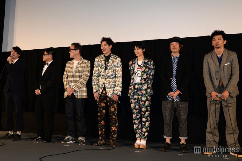 【左から】藤井道人監督、宮川大輔、佐野史郎、岡田将生、忽那汐里、河原雅彦、村上淳