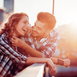 ずっと前から本気だよ 男性が ベタ惚れ女性 にみせる態度4選 モデルプレス