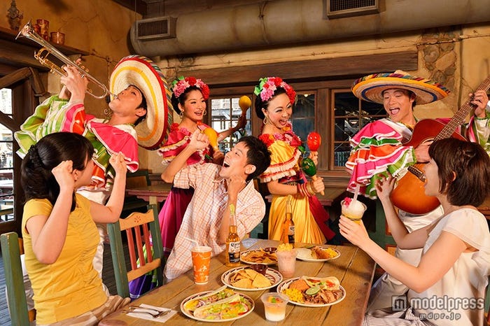 ディズニーシー夏のスペシャルイベント「ディズニー・サマーフェスティバル」開催(C)Disney
