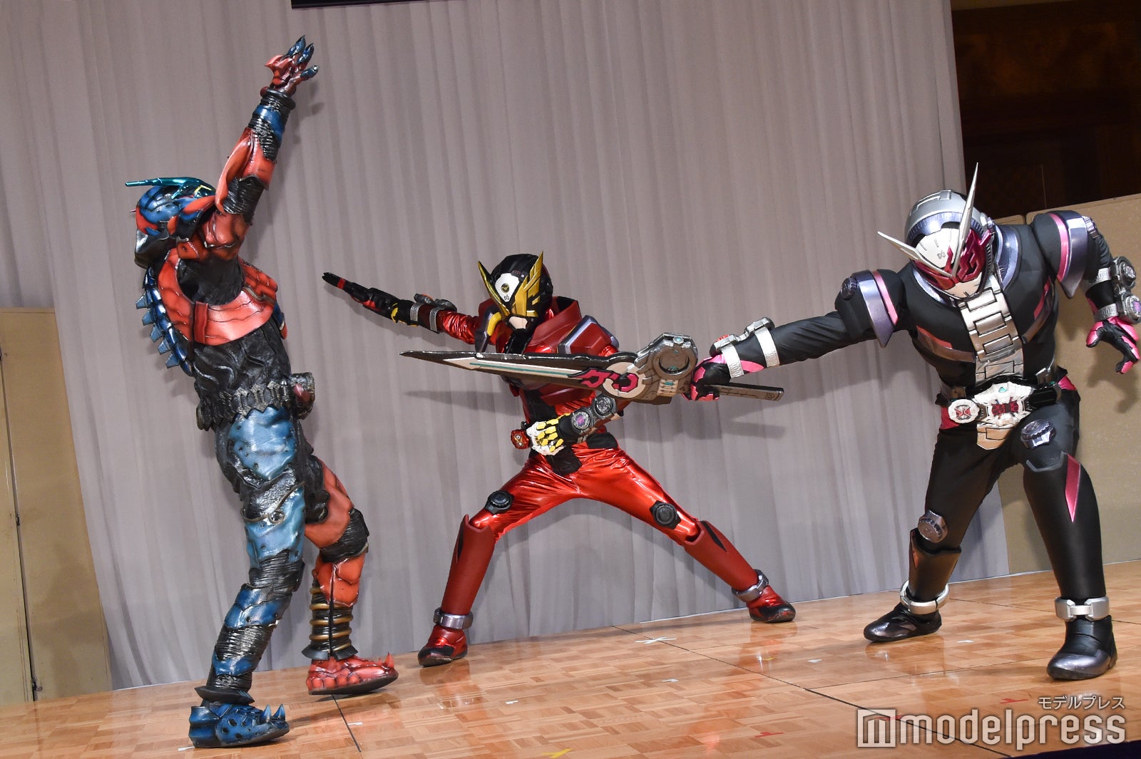 （C）モデルプレス