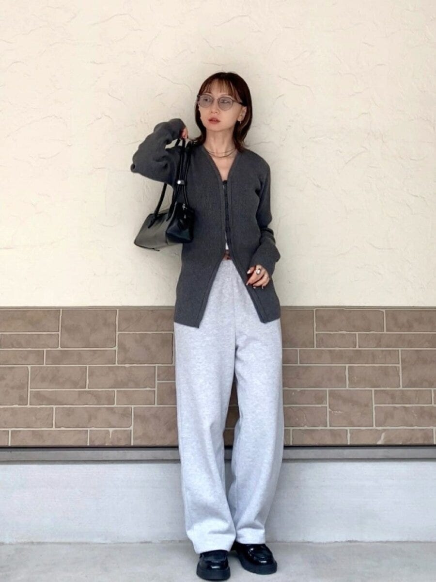 2026春大人女性グレースウェットパンツワントーンコーデ