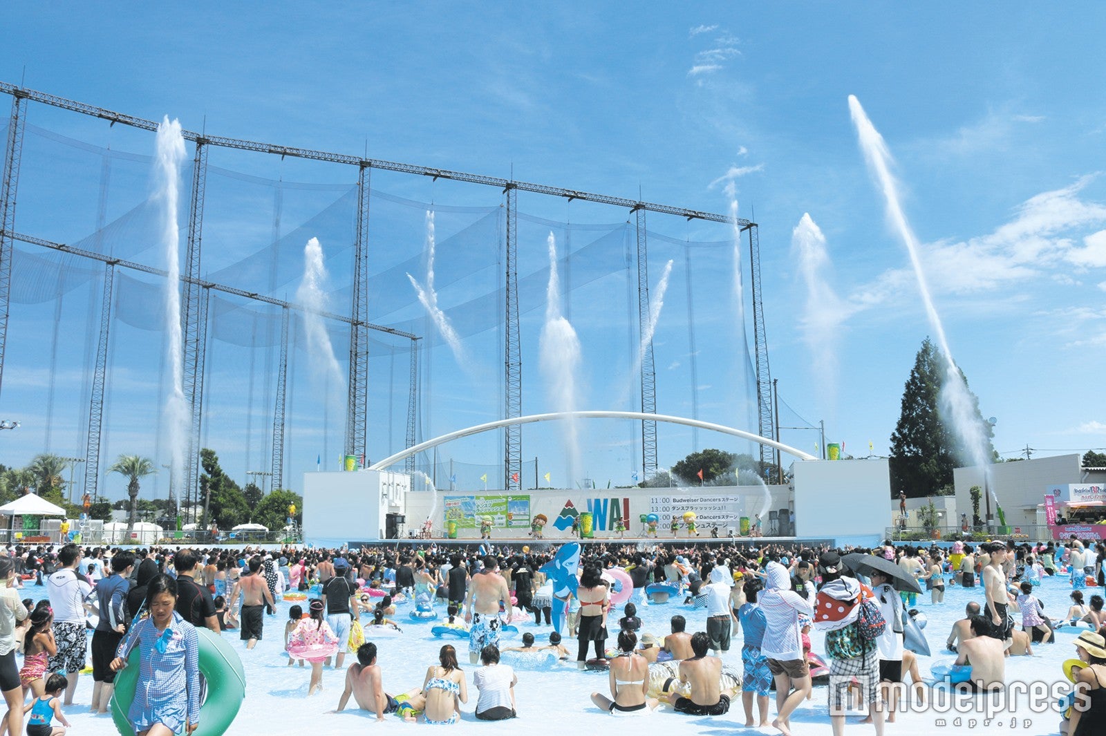 「よみうりランド」のプールで南国気分　爽快スプラッシュ＆放水ショーでお祭り騒ぎ／画像提供：よみうりランド