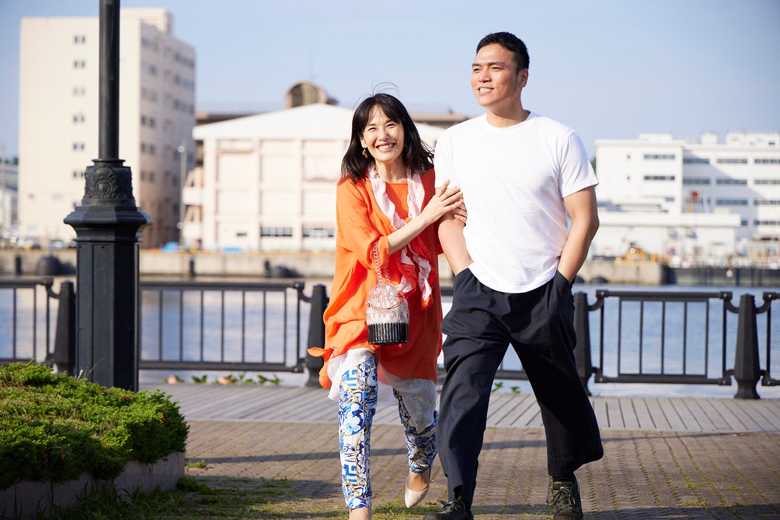 （左）富田靖子／「純愛ディソナンス」第2話より（C）フジテレビ