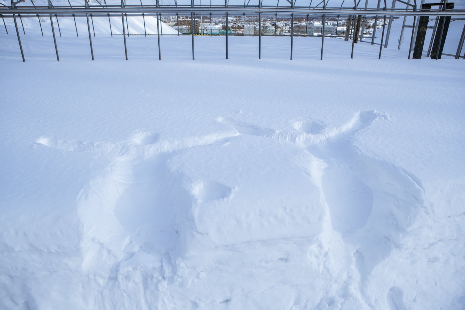 松井愛莉＆三吉彩花の跡（画像提供：所属事務所）