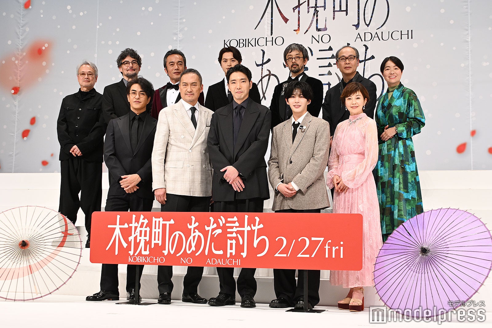 （前列左から）北村一輝、渡辺謙、柄本佑、長尾謙杜、沢口靖子（後列左から）源孝志監督、山口馬木也、高橋和也、瀬戸康史、滝藤賢一、正名僕蔵、イモトアヤコ（C）モデルプレス