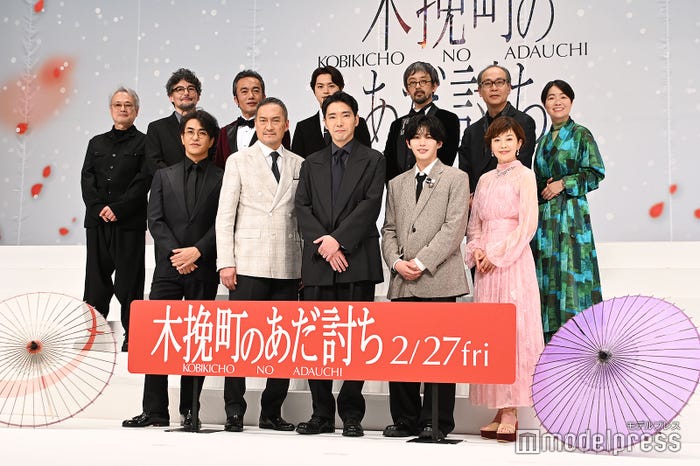 (前列左から)北村一輝、渡辺謙、柄本佑、長尾謙杜、沢口靖子(後列左から)源孝志監督、山口馬木也、高橋和也、瀬戸康史、滝藤賢一、正名僕蔵、イモトアヤコ(C)モデルプレス