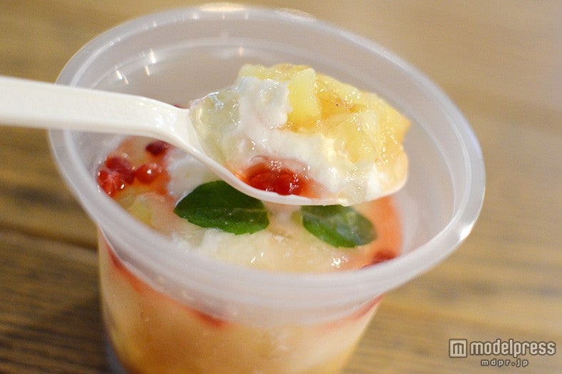 濃厚なココナッツクリームとゴロゴロフルーツたっぷり