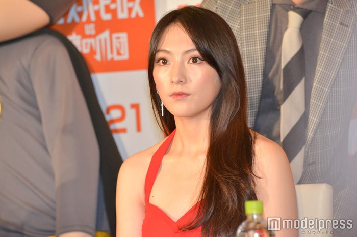 (C)モデルプレス