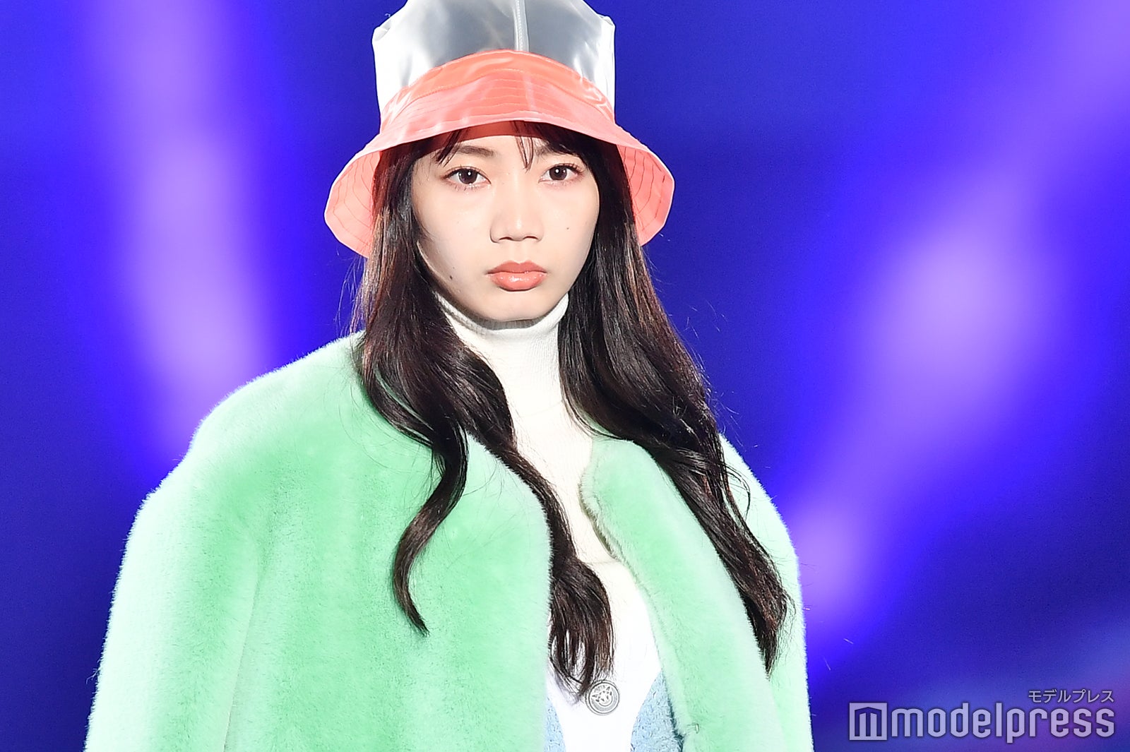 日向坂46高本彩花、美脚輝くミニ丈ワンピで堂々ランウェイ＜TGCしずおか2020＞