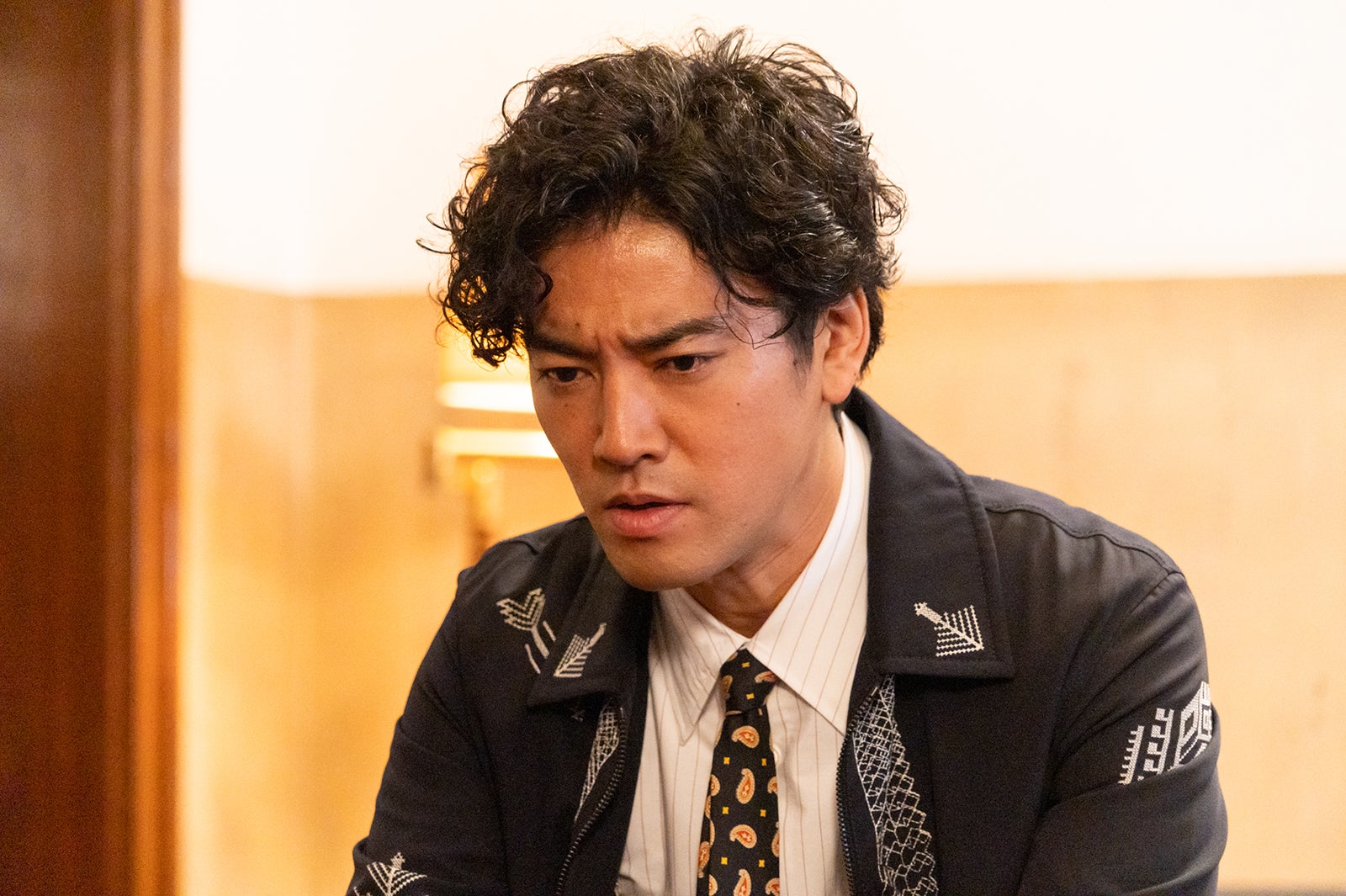 桐谷健太「ケイジとケンジ、時々ハンジ。」第1話より（C）テレビ朝日