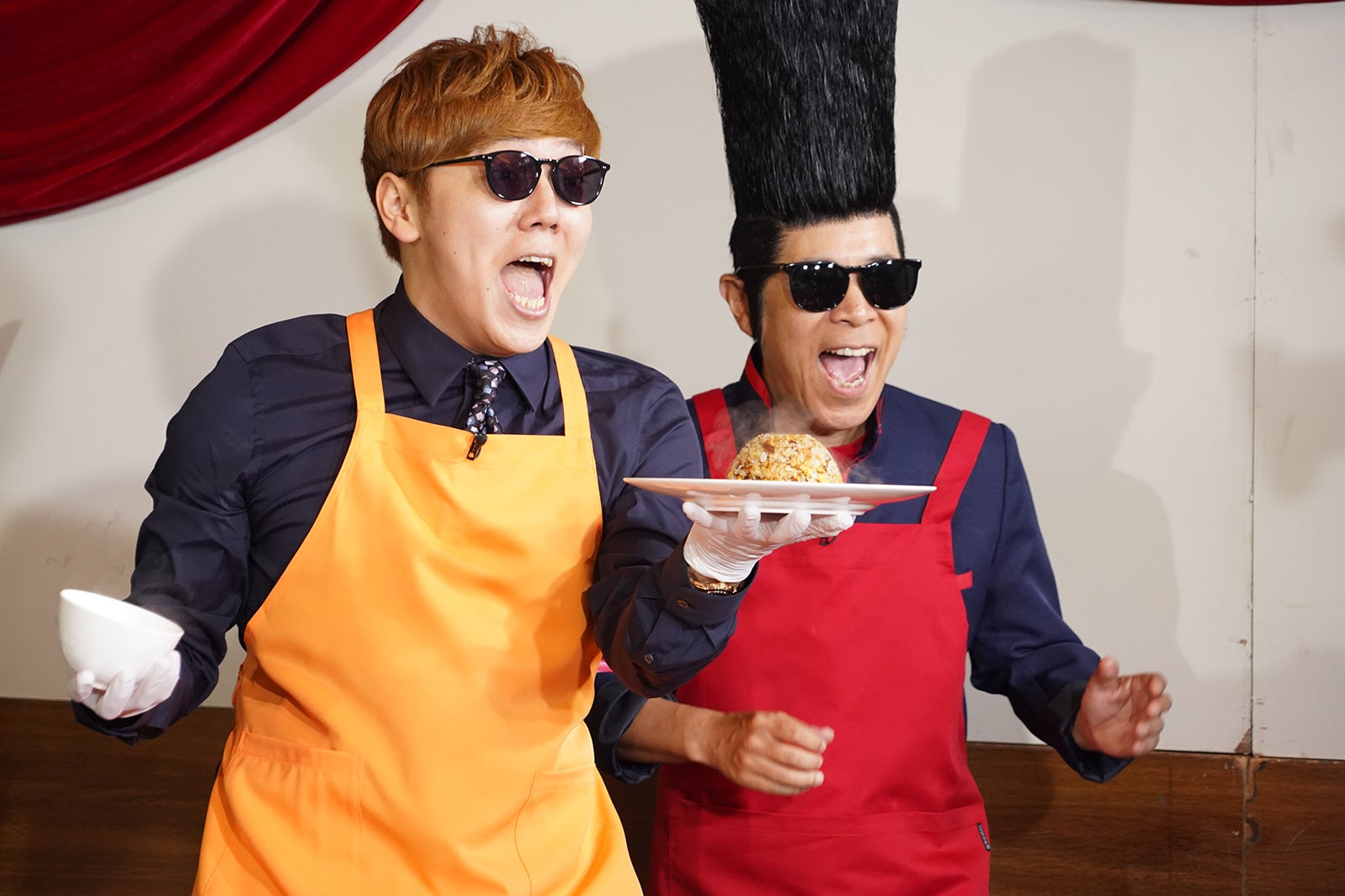 （左から）HIKAKIN、岡村隆史（C）日本テレビ