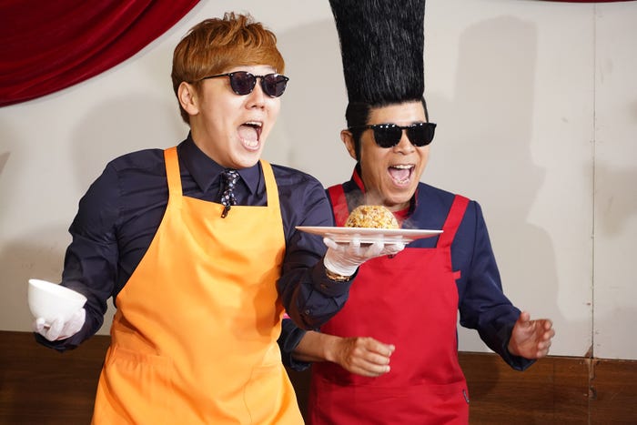 (左から)HIKAKIN、岡村隆史(C)日本テレビ