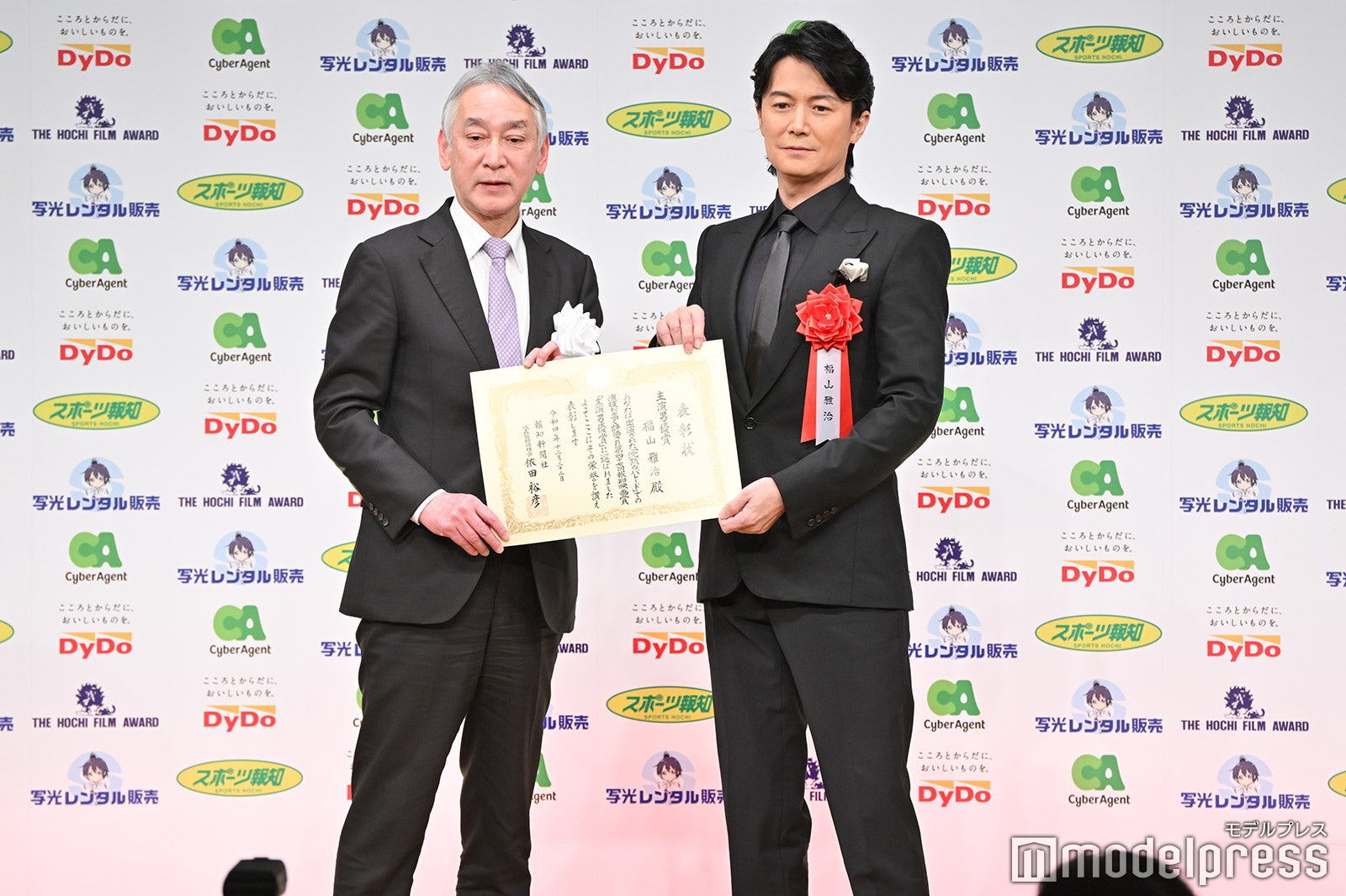 福山雅治（右）（C）モデルプレス