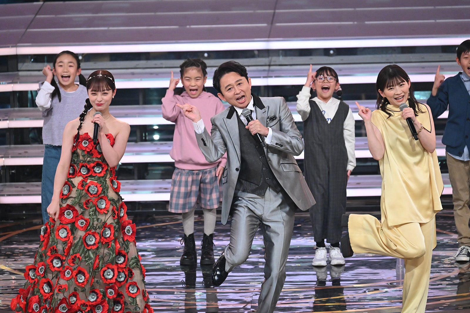 橋本環奈、有吉弘行、伊藤沙莉（提供写真）