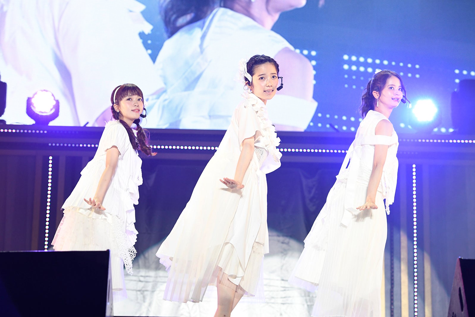 ぱるる選抜（左から）日出有香、島崎遥香、島崎遥香、日出有香／「AKB48グループ同時開催コンサートin横浜～今年はランクインできました祝賀会～」（C）AKS