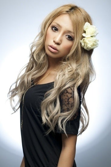 人気モデル、「中傷より現実」　地震被災地へ力強いメッセージを発信