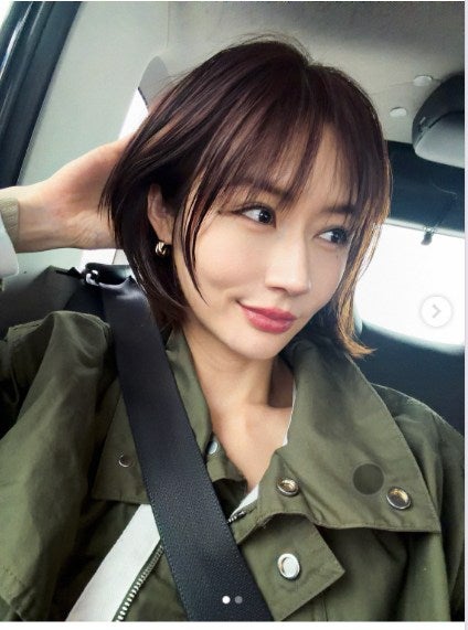 宮崎麗果「ともかくオーバーサイズで買うことがコツ」息子とのお揃いコーデ公開「素敵な親子」「センス良すぎる」の声