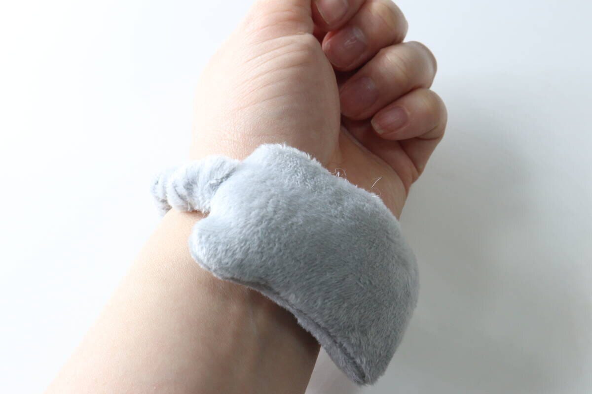 セリア　マウス用リストレスト　着用例