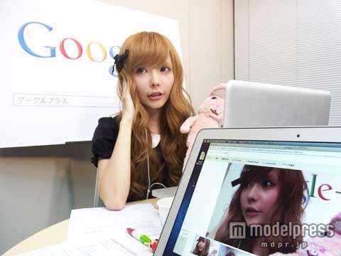 益若つばさ、ファンと生チャット　新企画も発表