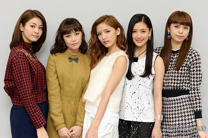 (左より)楓、鷲尾伶菜、藤井萩花、藤井夏恋、佐藤晴美