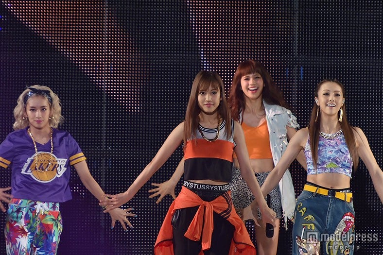 E-girls／左から：YURINO、藤井夏恋、佐藤晴美、Shizuka