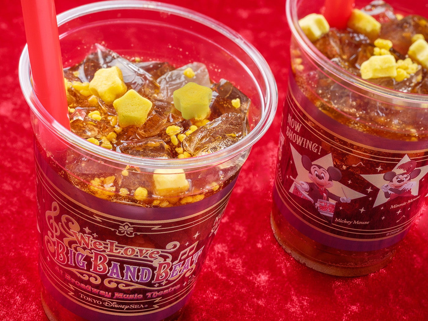 スパークリングドリンク（コカ・コーラ＆アップル）¥750（C）Disney