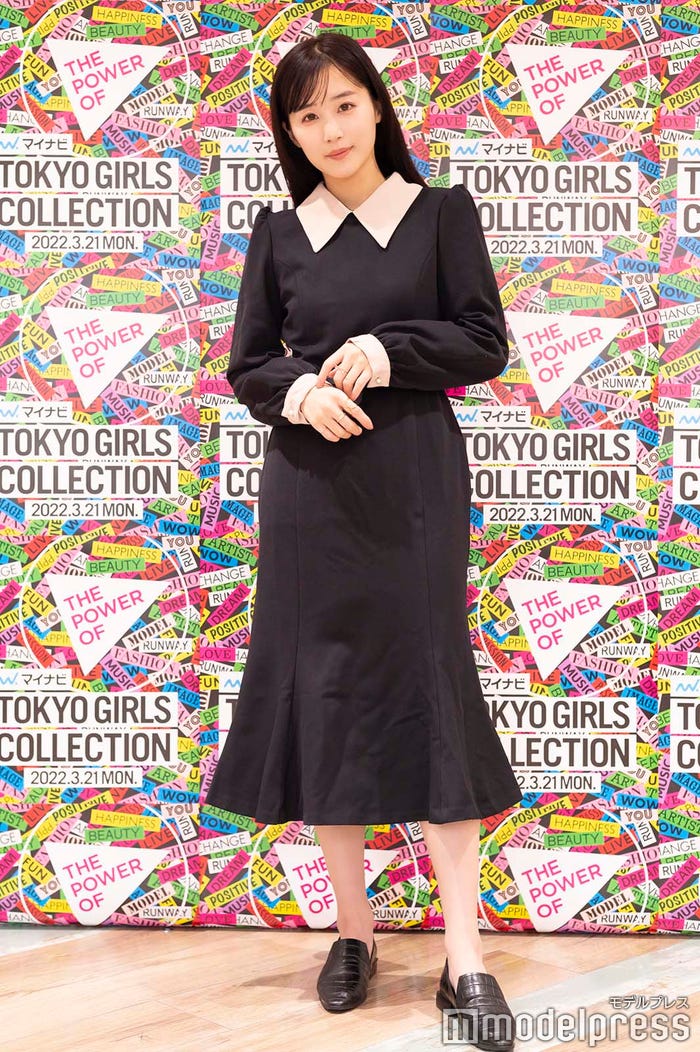 きれいめワンピースでまとめた私服(C)モデルプレス