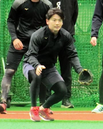 日本ハムのドラフト3位・大塚 二遊間争いに名乗り「開幕1軍でスタートしたい」