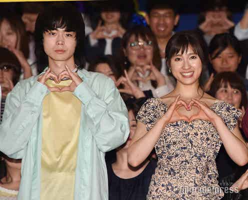 菅田将暉、土屋太鳳の“告白”に衝撃 スタッフに扮して観客をお出迎え<となりの怪物くん>